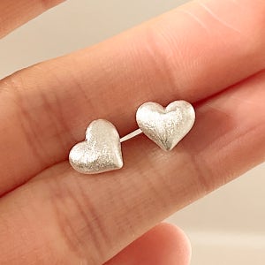 실버925 무광 하트 볼륨 스터드 귀걸이