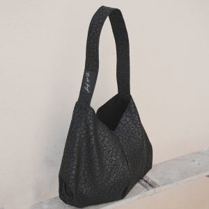 애리키스 메탈 번들 레오파드 에코백 블랙