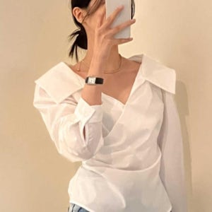 드레이프 화이트 랩 블라우스 셔츠 핀턱 셔링 네이비 포딘블라우스