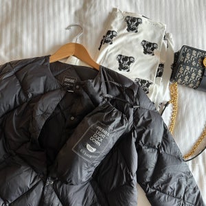 [오리털 100% 덕다운 충전재/머플러 SET 구성] 초봄까지 쭈욱 모던 다이아 초경량 패딩 점퍼