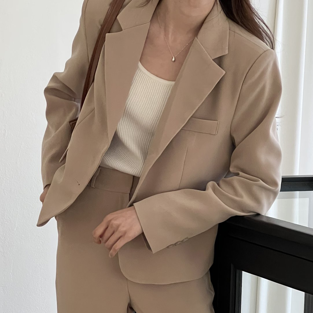 여성 기본핏 히얼 테일러드 투버튼 세미 크롭 자켓 셋업 가능 (5colors)