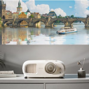 EH-TW7000 빔프로젝터 3000루멘 4K UHD 3LCD 1.6배줌 렌즈시프트 3D구현 블루투스