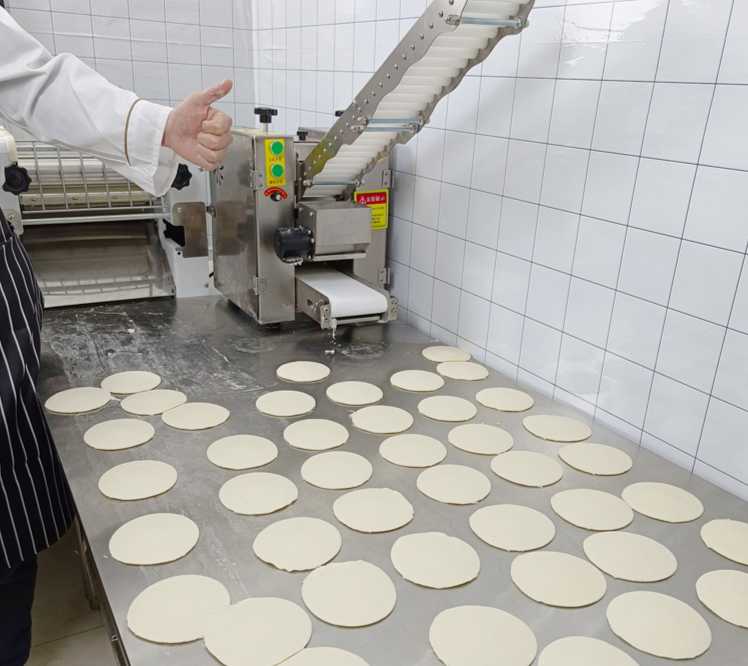 만두피 기계 완전자동 수제비 제면기 전자동 반죽 압연기