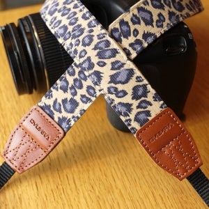 아르누보 카메라 넥스트랩 레오파드 블루 폭 30mm