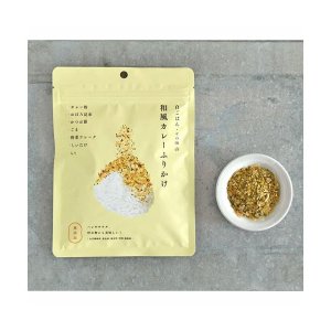 흰 쌀com 일본식 스타일 카레 뿌리
