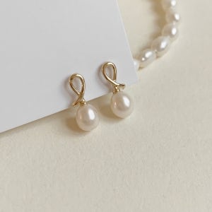 14k 매듭 진주 드롭 귀걸이