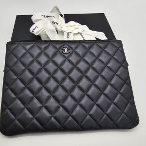 샤넬 클래식 램스킨 올 블랙 클러치 A82545 B1363994305