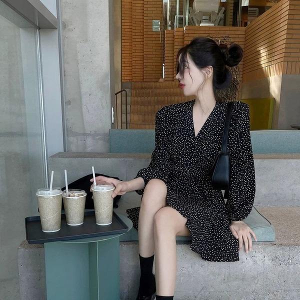 블랙 도트 쉬폰 미니 원피스 v넥 귀여운 레트로 감성