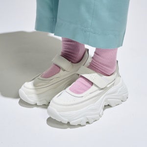 [클립] 소가죽 여성 스탠딩 스니커즈 발레코어 메리제인 운동화 ATYP -CL0501OW 6.5cm