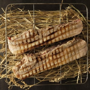 부산맛집 초벌 볏짚 통삼겹살 참나무 훈연 짚불 훈제 숯불 캠핑 바베큐 초벌고기 (원육 375g)