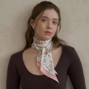 [엘르] 플로리 실크 방도 스카프 SE429S306