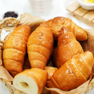 당일제조 프랑스 고메버터로 만든 촉촉한 쌀 소금빵 디저트 아침대용