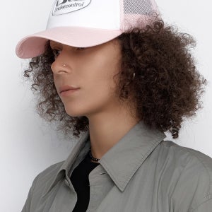 [언더컨트롤 메쉬캡] 전면 로고 자수 면 나일론 폴리 혼방 배색 캡 야구모자 핑크