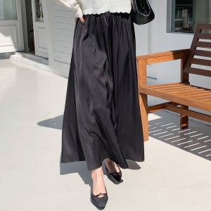 새틴 스커트 플레어 롱스커트 실크 밴딩 주름 봄 가을 간절기룩 검정 치마