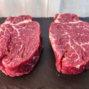 1+등급 한우 안심 스테이크 구이 스테이크용 원플 원쁠 원뿔