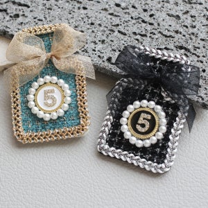 미니 트위드 리본 퍼퓸 브로치