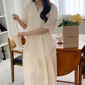 여름 원피스 자수 펀칭 오버핏 퍼프 소매 반팔 캉캉 롱원피스 화이트 블랙