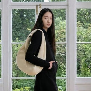 [찰스앤키스] 한소희 토니 노티드 커브 호보백 - 초크 CK2-40671642