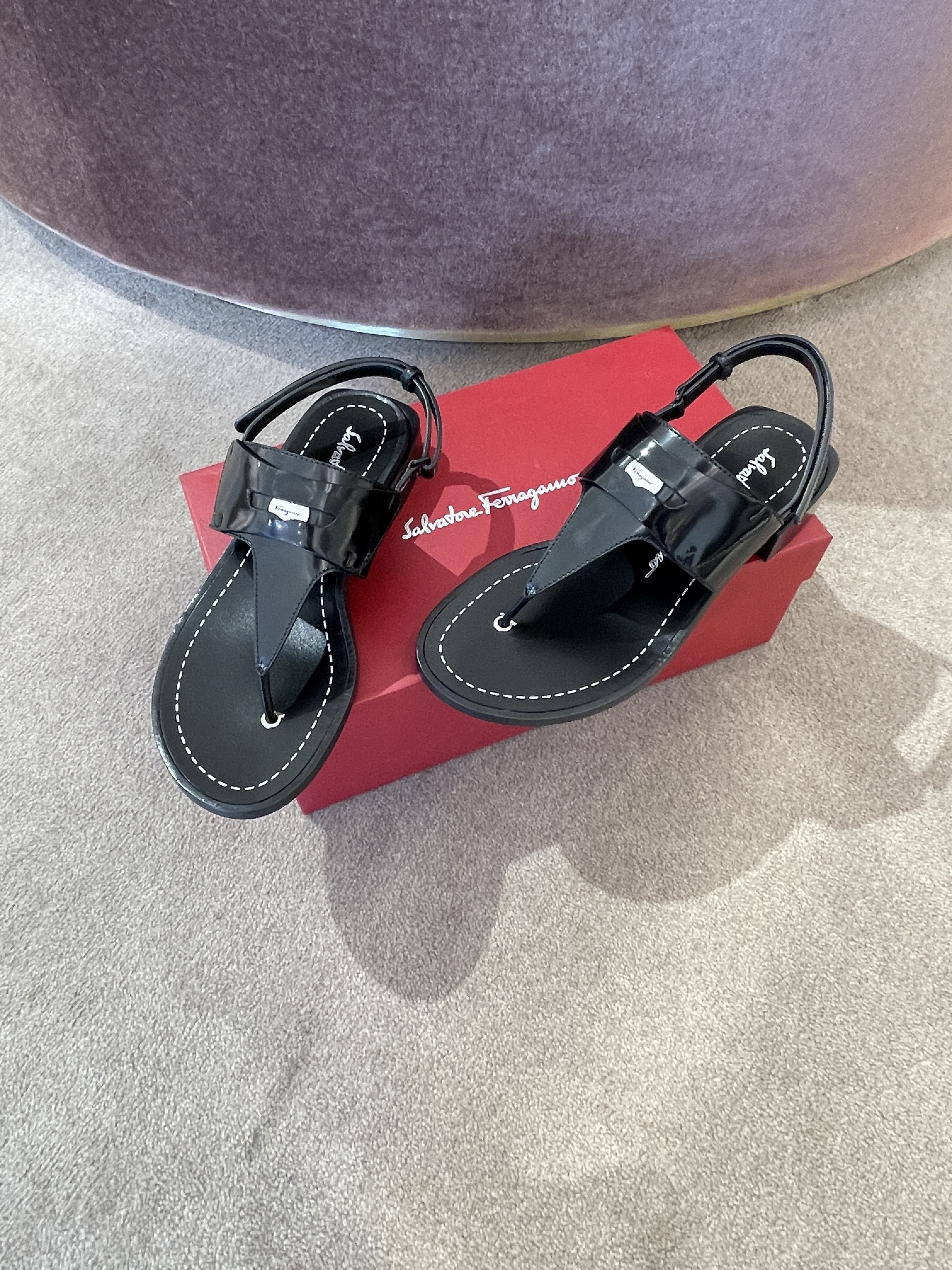 페라가모 NYA 30 조리 스트랩 샌들 01C874 0750978