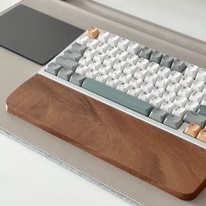 원목팜레스트 우드 텐키리스 키보드 손목받침대 보호대 레이니75 독거미