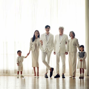 동해가족사진 컨셉촬영 야외촬영 스튜디오 의상 소품 대여