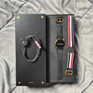 삼성 갤럭시 워치 6 톰브라운 에디션 40mm 여분 스트랩 포함