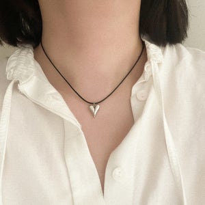 엣지 실버 하트 펜던트 블랙 스트링 끈 초커 줄 목걸이