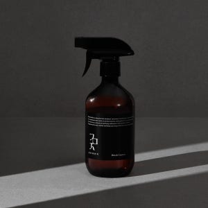 피톤치드 편백수 탈취제 스프레이 원액 500ml 편백나무 오일 수액 새집증후군 페인트 제거 방법 새차 탄 새가구 이불 냄새 베이크아웃 퇴치제 침대 집먼지 천연 셀프 청소