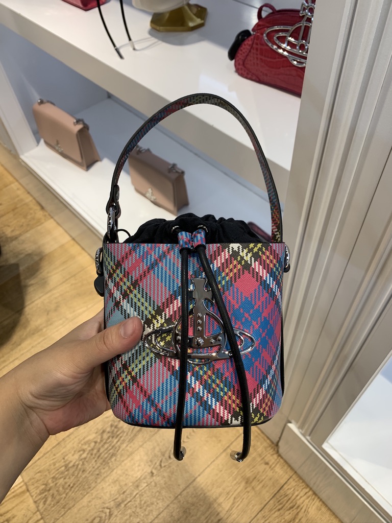 [40%세일] 비비안웨스트우드 타탄체크 스몰 DRAWSTRING 버킷백