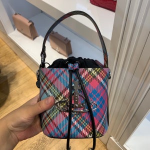 [40%세일] 비비안웨스트우드 타탄체크 스몰 DRAWSTRING 버킷백