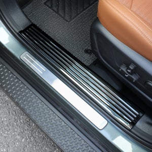 더뉴 토레스 페이스리프트 튜닝 도어스커프 커버 블랙 몰딩 용품