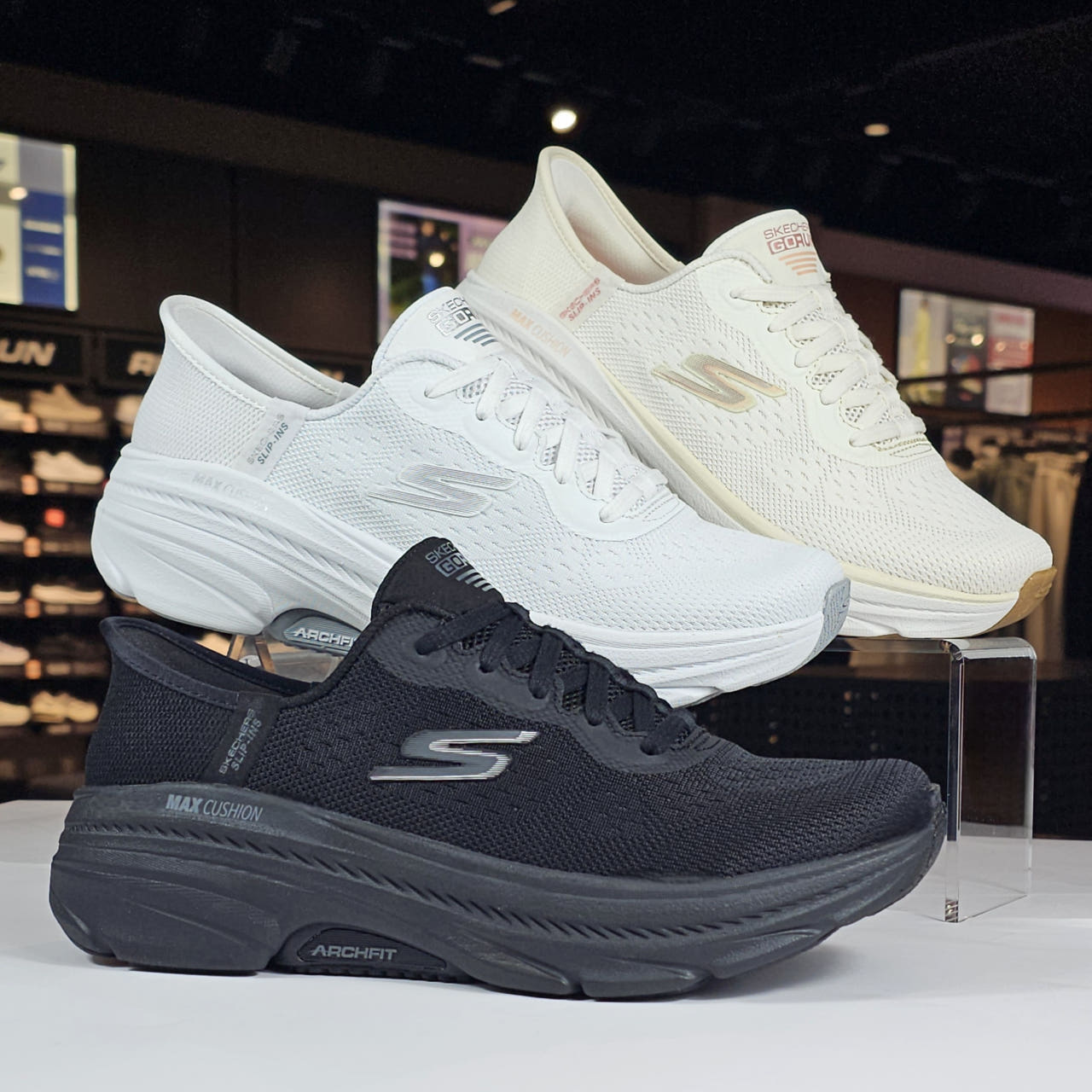 스케쳐스 여성 <b>맥스</b>쿠셔닝 아치핏 2.0 슬립인스 SP0ＷRCFX051-CJ