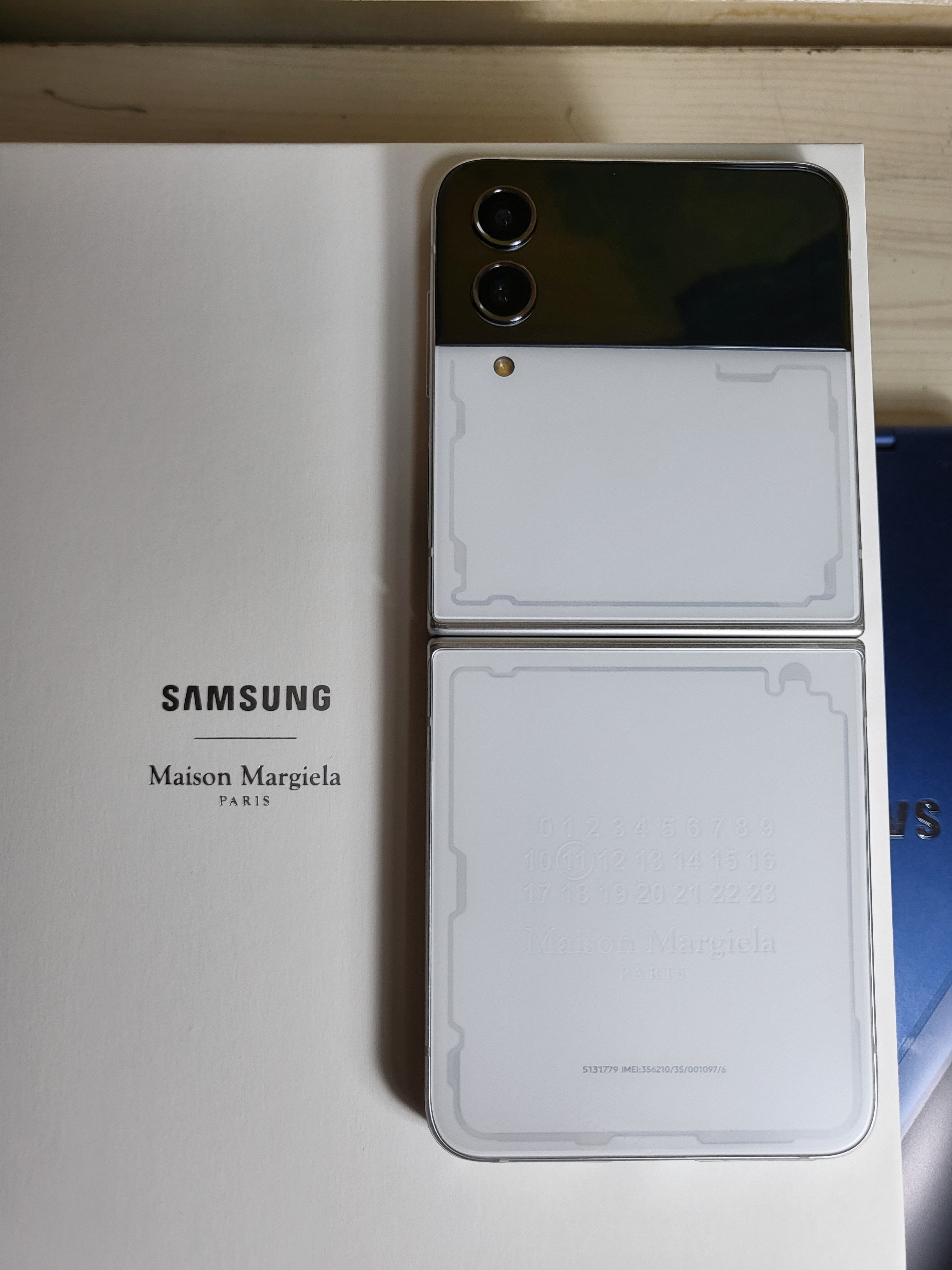 삼성전자 갤럭시 Z 플립 4 메종 마르지엘라 에디션