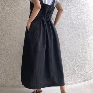 ING 비이커 멜빵 블랙 점슈 여름 시원한 휴가룩 바캉스 편안한 스트링 원피스 ing옷