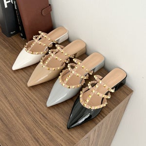 소울리 여자 블로퍼 소가죽 에나멜 락스터드 찡 뮬 슬리퍼 4CM