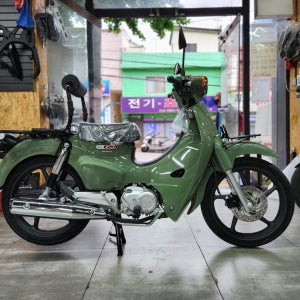 혼다 슈퍼커브110 25년식 프로모션 출퇴근 클래식 오토바이