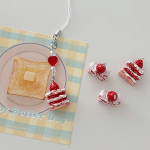 딸기 케이크 키링 핸드폰줄 생일선물