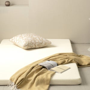 유온슬립 푹신한 메모리폼 토퍼 SS 7cm 접이식 거실 매트리스 흙침대 위 바닥이불 요