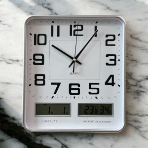 홈컴퍼니 무소음 사각 온도 습도 날짜 인테리어 건전지 LCD 벽시계 34CM