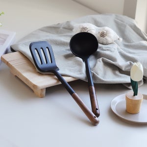 OSLO 오슬로 느와르 조리도구 2종(국자+뒤집게) 우드핸들 실리콘 조리도구세트