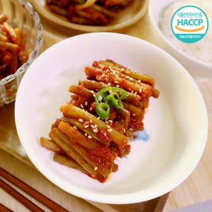 맛깔나는 양념의 삭힌 마늘쫑 장아찌 무침