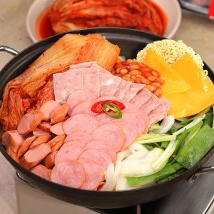 햄 듬뿍 진 부대찌개 냉장 밀키트 부대찌게 캠핑용 758g