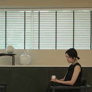 [트루갤러리]더문 화이트 블랙리본 우드블라인드