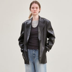 [르] faux leather over-fit blazer (black)