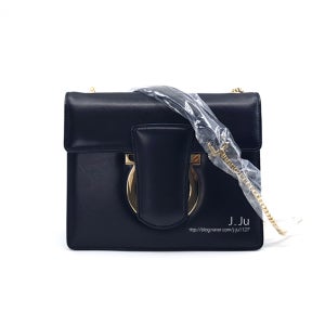 21시즌 살바토레 페라가모 탈리아 숄더백 블랙 21F893