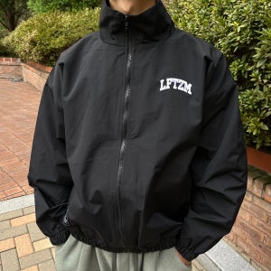 리프티즘 로고 볼륨자수 웜업 자켓 2color 트레이닝 집업 나일론 바람막이