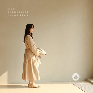 모녀 시밀러 엄마랑 딸 맘 커플 긴팔 베이지 원피스 돌 백일 가족촬영 커플룩