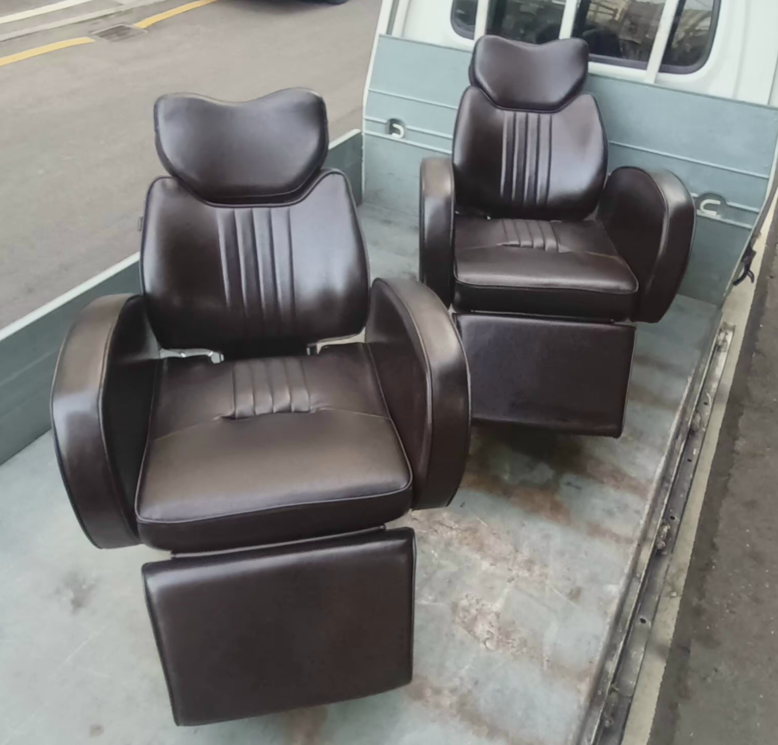 [중고]메이크업의자 (made in korea)미래로 <b>내추럴플러스</b>1 메이크업의자/스텐 원반베이스 2대 보유중 /2019년식 <b>속눈썹</b>연장,메이크업,두피관리,바버샵등 다용도 겸용