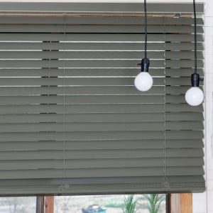 이홈 우드 블라인드 오동나무 페인팅 라운드 버티칼 베란다 거실브라인드 안방 창문 암막 원목