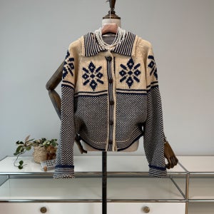 배색 노르딕 눈꽃 패턴 카라넥 니트 가디건 2컬러